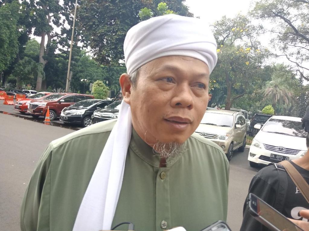 Al-Khaththath: SP3 Kasus Rizieq Hasil Pertemuan PA 212-Jokowi Al-Khaththath: SP3 Kasus Rizieq Hasil Pertemuan PA 212-Jokowi