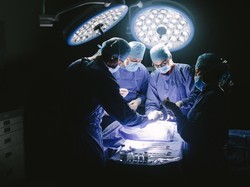 Dokter Temukan 1 Kilogram Paku-Sekrup dari Perut Pria Ini!
