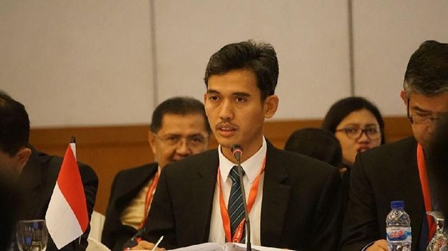 Chairman ASEAN Senior Officials Meeting on Youth (SOMY), Asrorun Ni'am Sholeh, bicara di depan forum