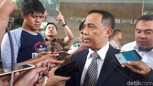 Pengacara Habib Rizieq Syihab, Sugito Atmo Prawiro di Bareskrim Polri, Jumat (4/5/2018)