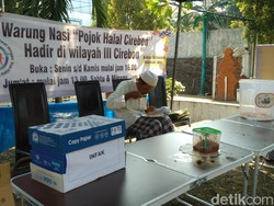 Warung Nasi di Cirebon Ini Sediakan Makan Gratis Setiap Jumat