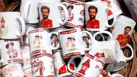 Anda tertarik memiliki gelas bergambar Salah ini? (Amr Abdallah Dalsh/Reuters)