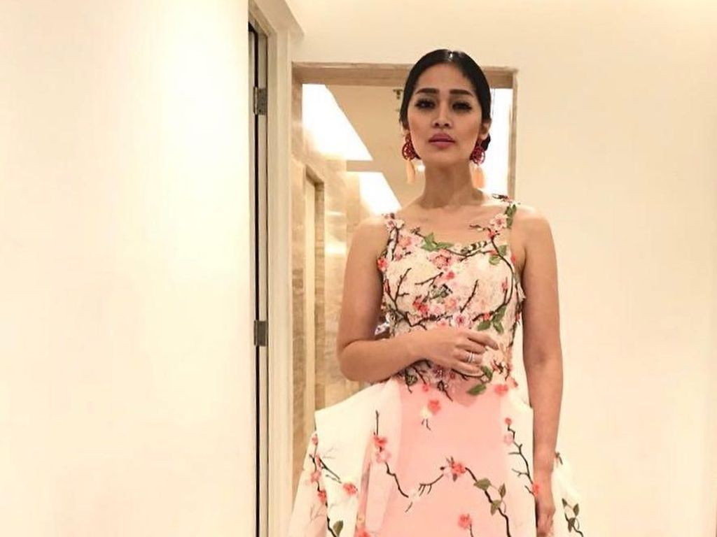 Kisah 5 Artis Sukses Turun Berat Badan Lebih dari 20 Kg, Ini Cara Dietnya Kisah 5 Artis Sukses Turun Berat Badan Lebih dari 20 Kg, Ini Cara Dietnya