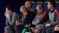 Malam Terakhir Wenger di Eropa Bersama Arsenal: Murung, Tertunduk, Gigit Jari