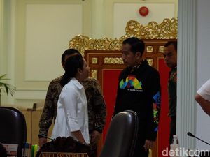 Saat Jokowi dan Rini Tampak Berbincang Serius Saat Jokowi dan Rini Tampak Berbincang Serius