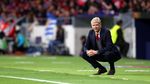 Malam Terakhir Wenger di Eropa Bersama Arsenal: Murung, Tertunduk, Gigit Jari