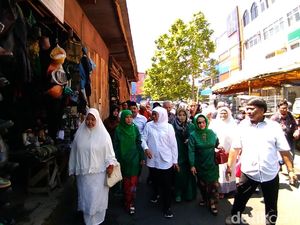 Ini Janji Khofifah di Hadapan Pedagang Pasar Turi Lama