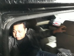 Dikawal Petugas KPK, Novanto Tiba di Lapas Sukamiskin