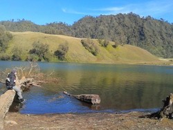 Pagi yang Menenangkan di Ranu Kumbolo