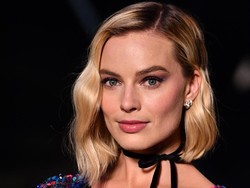 Terkenal Punya Kulit Berkilau, Ini Perawatan Pagi-Malam Margot Robbie