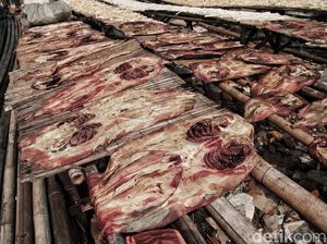 Melihat Pengolahan Kulit Ikan Pari di Muara Angke