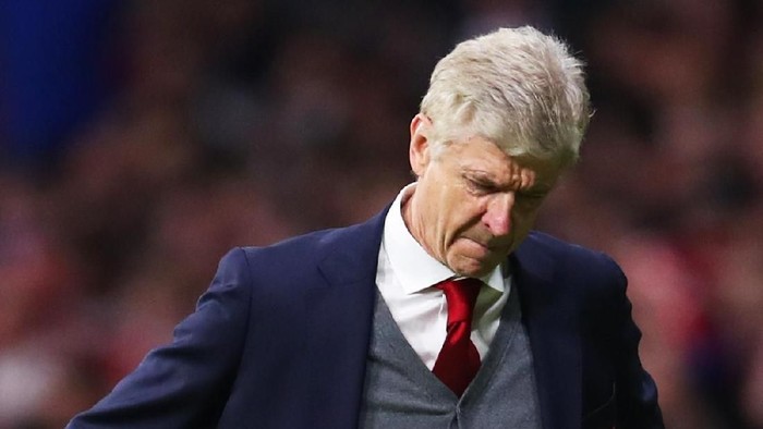 MADRID, SPAIN - MAY 03:  Arsene Wenger, Manager of Arsenal looks dejected during the UEFA Europa League Semi Final second leg match between Atletico Madrid  and Arsenal FC at Estadio Wanda Metropolitano on May 3, 2018 in Madrid, Spain.  (Photo by Catherine Ivill/Getty Images)