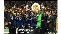 Selamat malam, fans Arsenal. Dari kami, fans Manchester United. Foto: Twitter