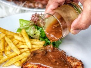 Lezatnya Chicken Breast dengan Lelehan Mozzarella Lezatnya Chicken Breast dengan Lelehan Mozzarella