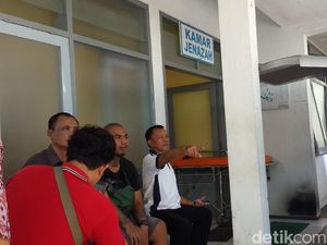 Kru Film Terseret Ombak Jelang Syuting di Pantai Watukarung Kru Film Terseret Ombak Jelang Syuting di Pantai Watukarung