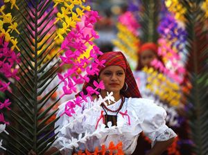 Intip Keseruan Perayaan Salib Suci di El Salvador