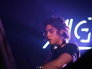 Melihat Penampilan Al Ghazali saat Nge-DJ