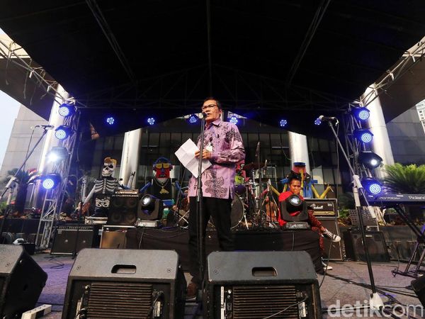 Saut Situmorang Buka Konser Perangi Korupsi