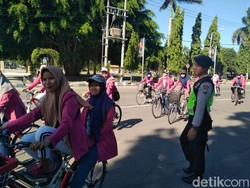 Ratusan Siswa Ponorogo Rayakan Kelulusan dengan Sepeda Bersama