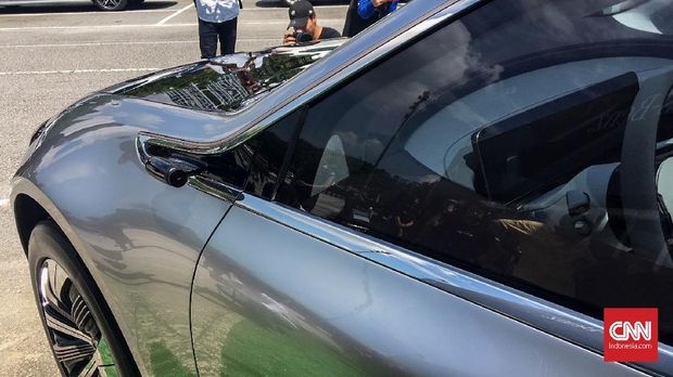 Spion luar mobil listrik konsep Mercedes-Benz.