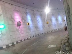Underpass Mampang Dicorat-coret oleh Peserta SOTR