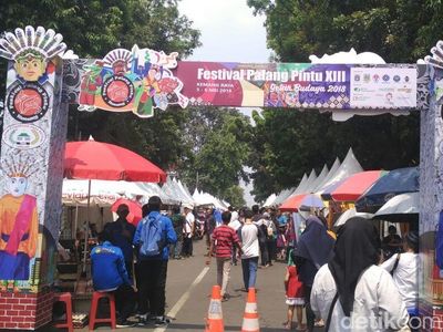Potret Kemeriahan Festival Palang Pintu di Kemang