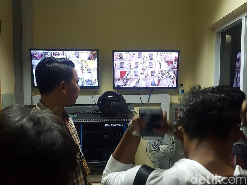 Polisi Cek CCTV RS Tarakan Terkait Tewasnya 2 Bocah di Monas Polisi Cek CCTV RS Tarakan Terkait Tewasnya 2 Bocah di Monas