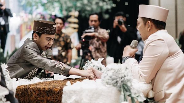 Detik-detik Raditya Dika Lepas Gelar King of Jomblo