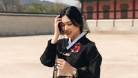 Dian Sastro hingga Isyana Sarasvati Cantik Banget Pakai Hanbok