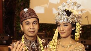 Resmi Menikah, Raditya Dika dan Anissa Aziza Pamer Cincin