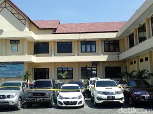 KPK Sita 15 Mobil Terkait Kasus Korupsi Bupati Mojokerto