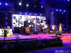 Asyiknya Menikmati Jazz Republik Ditemani Seruputan Kopi