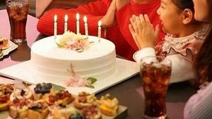 Ganteng dan Imut, Begini Loh 10 Gaya Park Bo Gum Saat Menyantap Makanan Enak