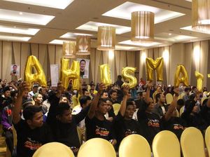 Relawan Anis Matta Pemimpin Muda NTB Dikukuhkan Relawan Anis Matta Pemimpin Muda NTB Dikukuhkan