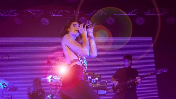 Begini Serunya Konser Dua Lipa di Malaysia
