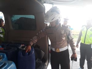 Terjaring Operasi Patuh, Sebuah Mobil Pembawa Miras Diamankan