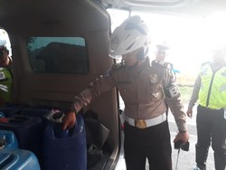 Terjaring Operasi Patuh, Sebuah Mobil Pembawa Miras Diamankan