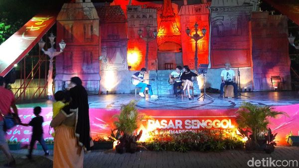 Mengintip Pasar Senggol di Bekasi yang Sediakan Street Food Kekinian