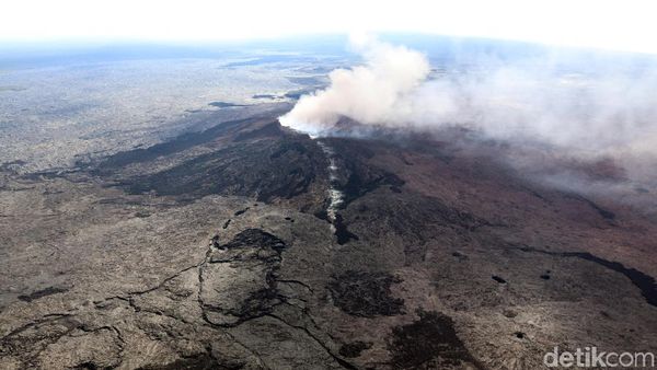 Gunung Kilauea di Hawaii Meletus