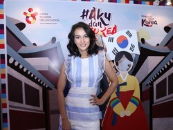 Korea Jadi Pilihan Atiqah Hasiholan Ajak Anak Liburan