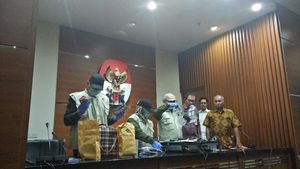 Foto: Duit dan Emas yang Disita KPK Saat OTT Amin Santono