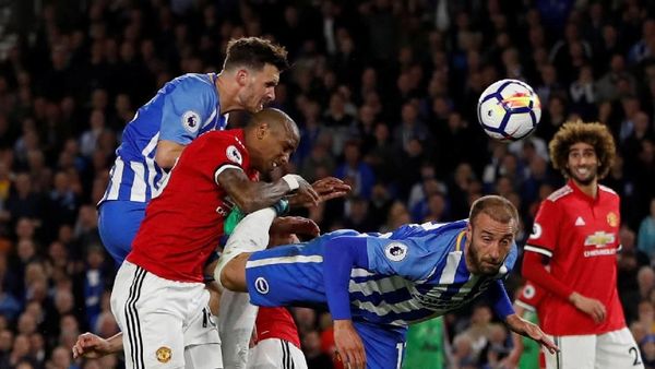 Foto: Setan Merah Pulang dari Brighton Membawa Malu