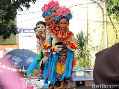 Warna-warni Festival Palang Pintu di Kemang