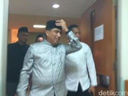 Kapolda Jatim Jenguk Gus Solah yang Terbaring Sakit di RS Surabaya
