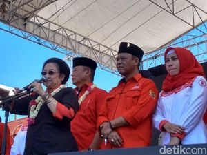 Megawati Kampanyekan Tb Hasanuddin-Anton Charliyan di Cirebon