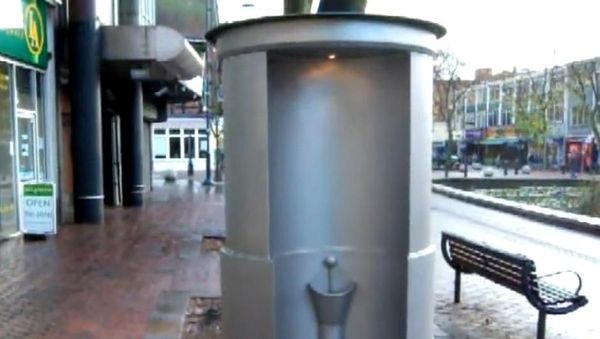 Unik, Toilet Ini Muncul dari Dalam Tanah