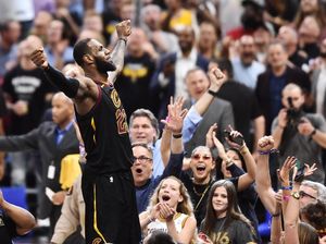 Buzzer Beater LeBron James Menangkan Cavs