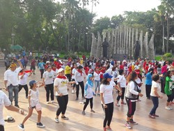 Relawan Perempuan Militan Jokowi Gelar Senam di Tugu Proklamasi