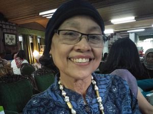 Rahasia Supraptini Tetap Bahagia Sejak Kena Kanker Payudara 31 Tahun Silam