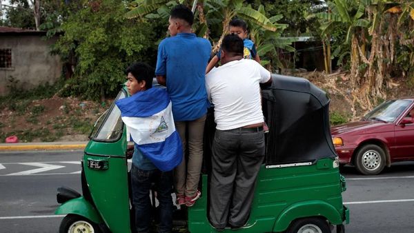 Foto: Pakai Bajaj, Warga Nikaragua Protes Sistem Pensiun